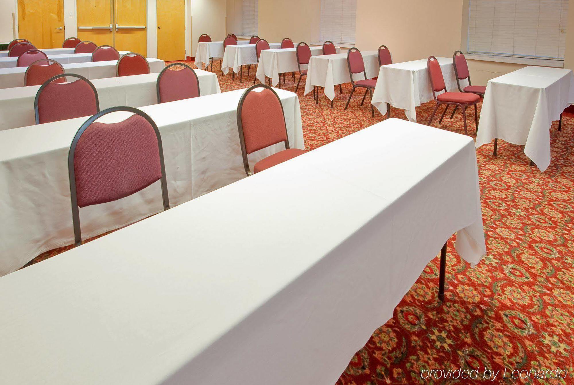 Four Points By Sheraton Dallas Arlington Entertainment District Удобства фото